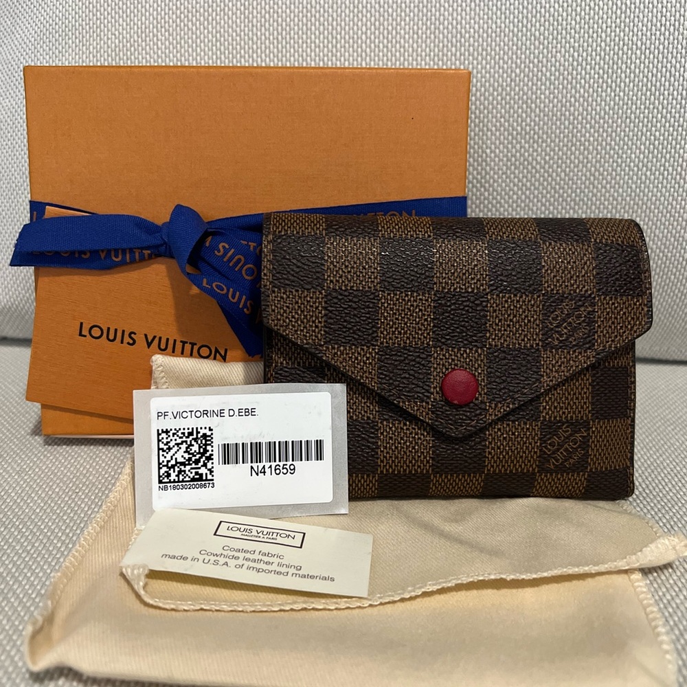 Louis Vuitton damier wallet